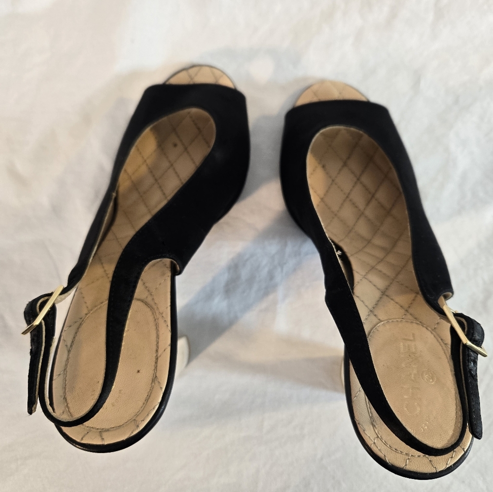 Chanel Women's Size 41 Black 2015 Runway Black Satin Lucite Heel Peep Toe Pumps - Picture 6 of 12